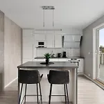 For Groups & Families, Free Parking, Amazing View By Arctic Homes 아파트 트롬쇠