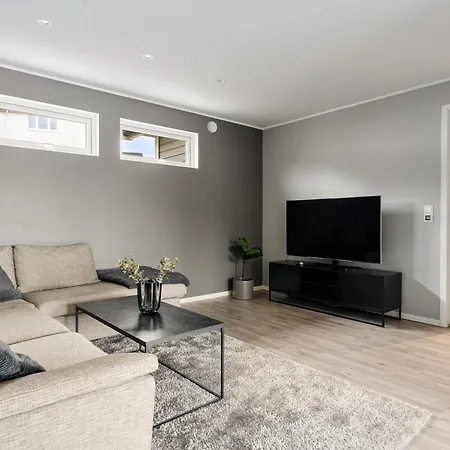 For Groups & Families, Free Parking, Amazing View By Arctic Homes *