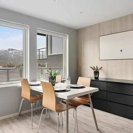 아파트 For Groups & Families, Free Parking, Amazing View By Arctic Homes *