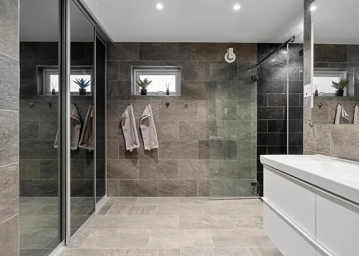 For Groups & Families, Free Parking, Amazing View By Arctic Homes * Tromsø